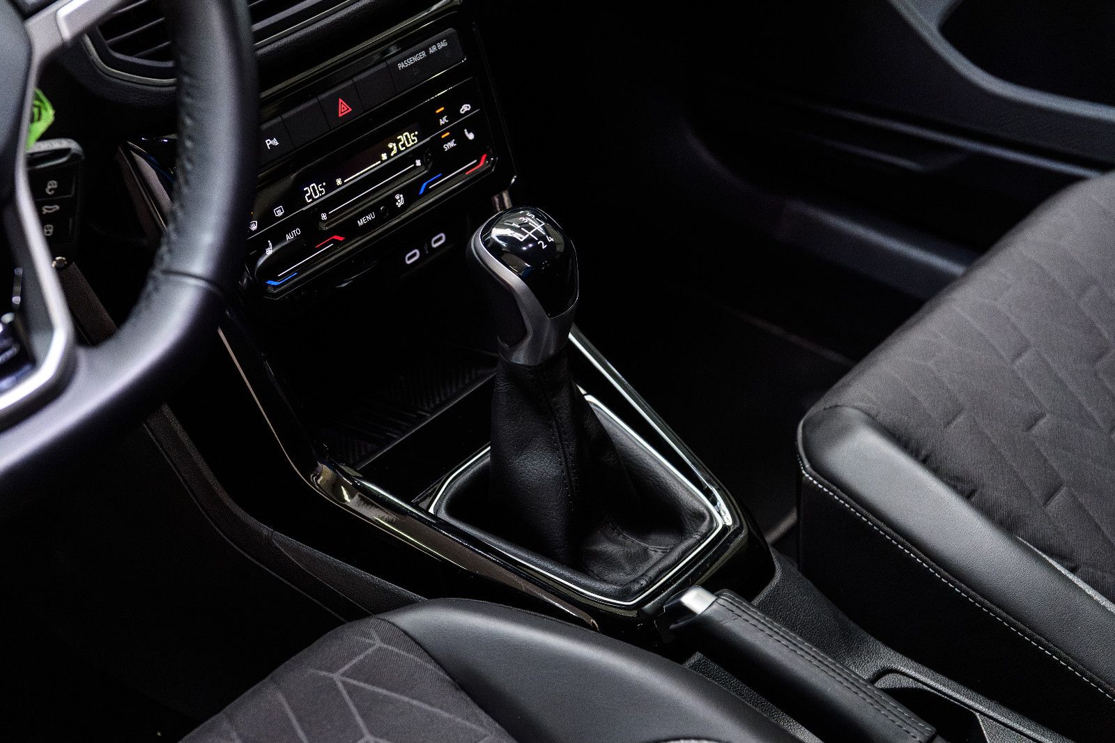 Fahrzeugabbildung Volkswagen T-Cross 1.0 TSI Goal +NAVI +LED