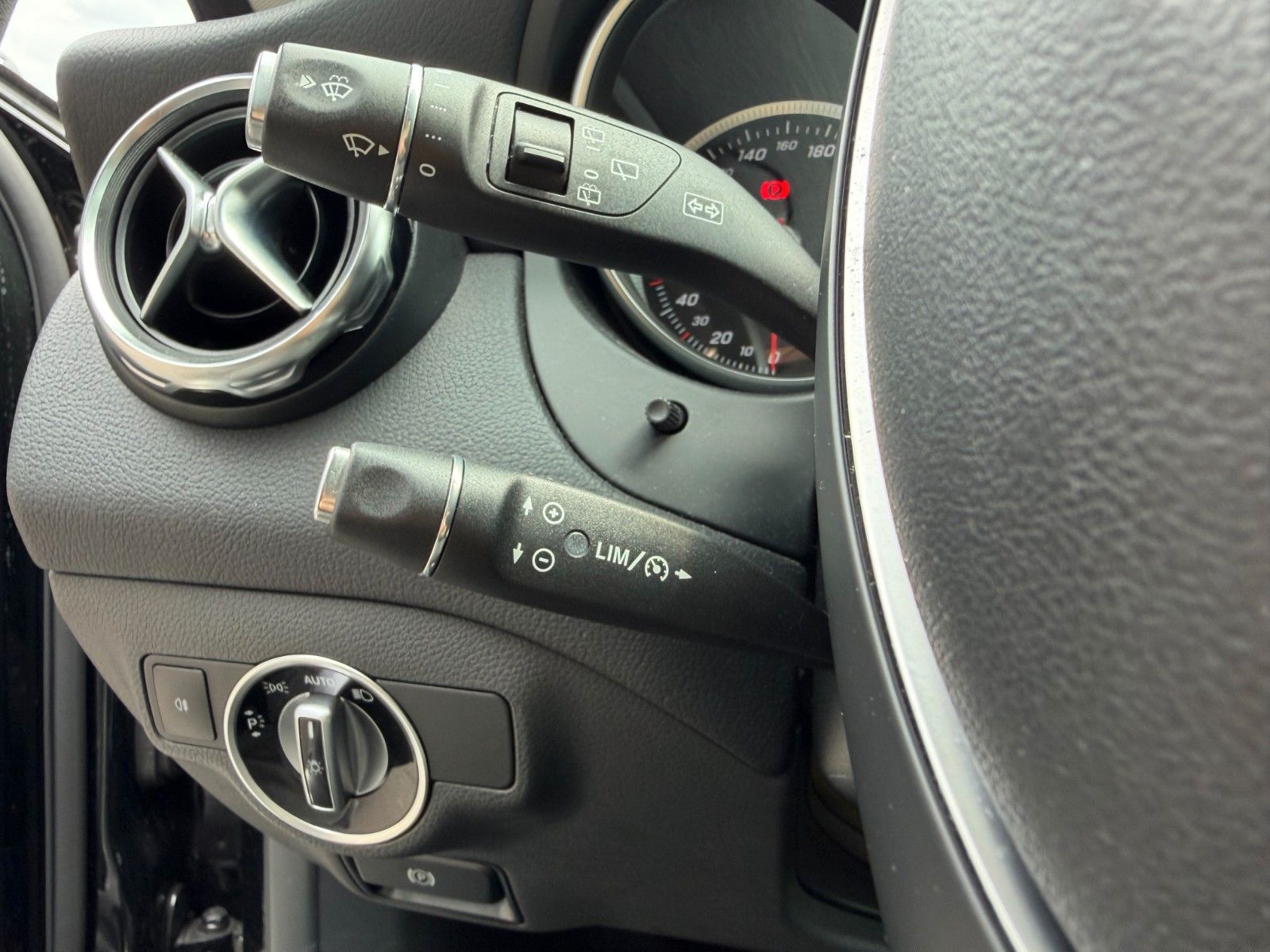 Fahrzeugabbildung Mercedes-Benz GLA 200 Progressive+RKamera+TotW+CarPlay+LED