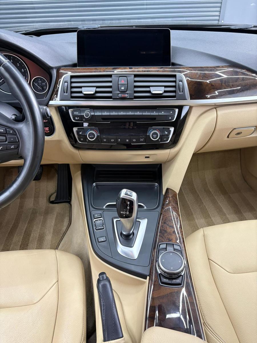 BMW 330 i xDrive Touring Luxury Line – 252 ch – HUD – Cuir – LED adaptatifs – Caméra – Navi Pro