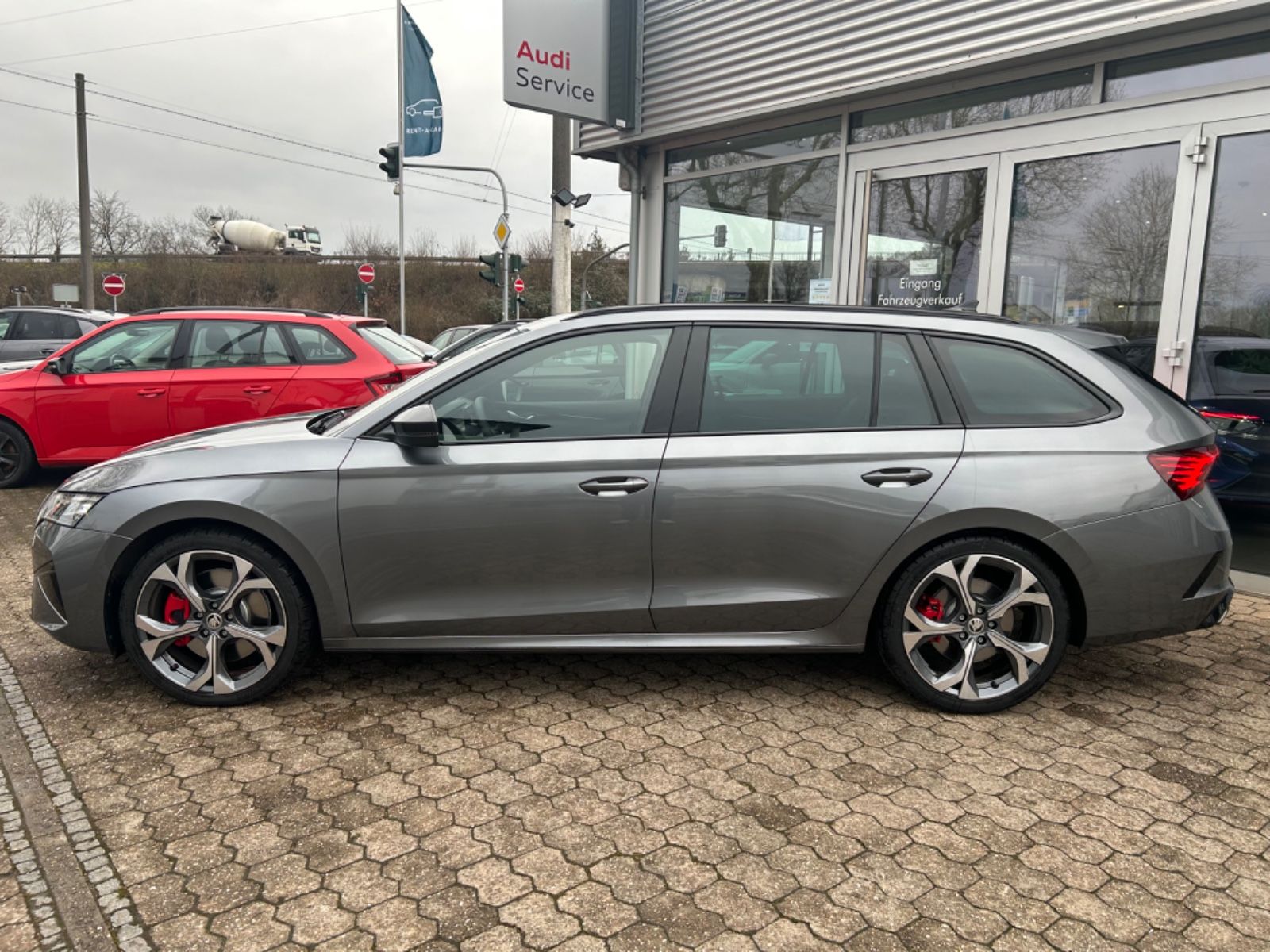 Fahrzeugabbildung SKODA Octavia 2.0 TSI DSG RS Combi AHK Navi Area View