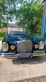 Mercedes-Benz Mercedes W111  220 SB Heckflosse - Mercedes-Benz E 220 mit Benzin-Antrieb: Limousine, Automatik