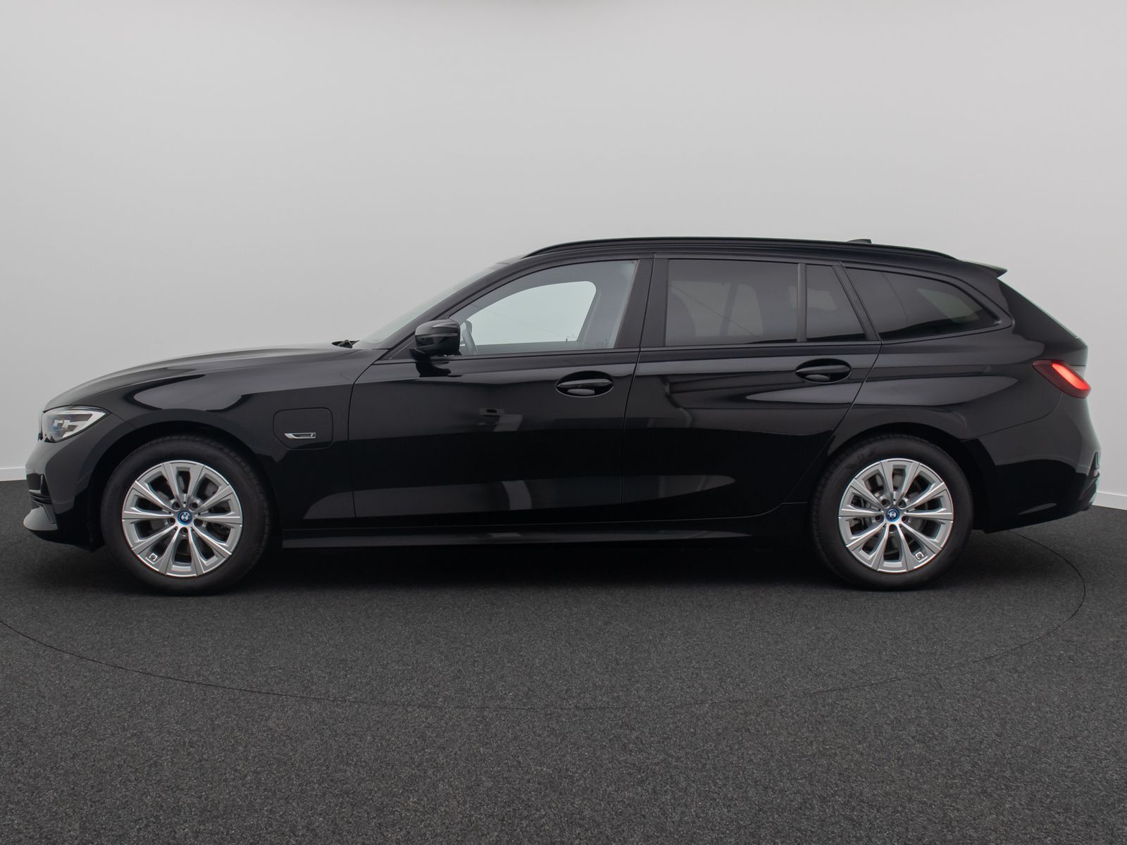 Fahrzeugabbildung BMW 320e Alarm LED DAB Panorama Leder M Sportleder