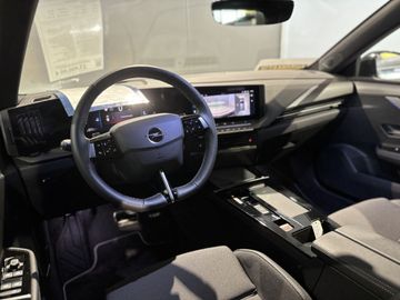 Fotografie 14 des Opel Astra Sports Tourer 1.2 Turbo Automatik GS