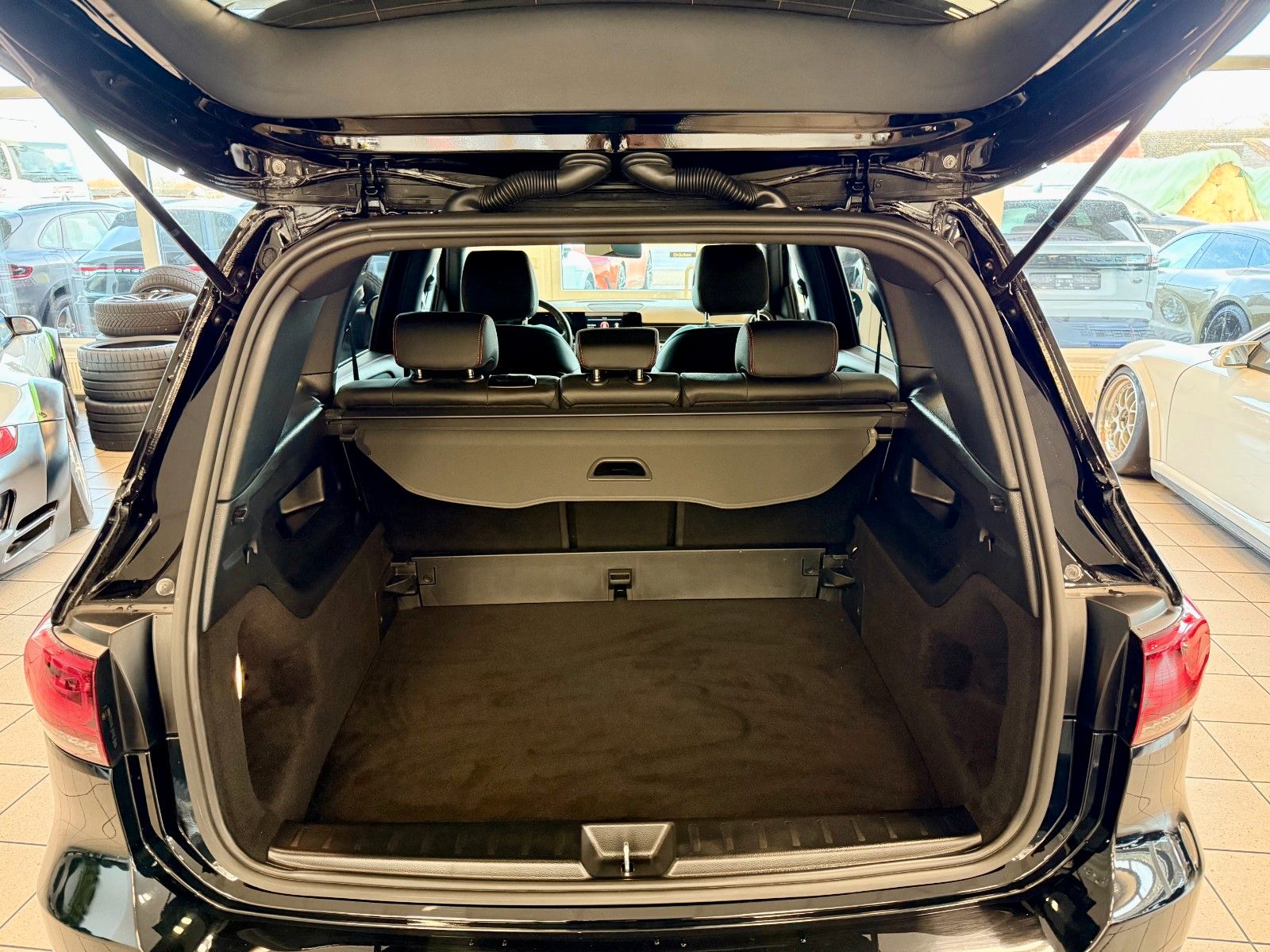 Fahrzeugabbildung Mercedes-Benz GLB 220 d AMG DISTRONIC/20Zoll/AHK/Kamera