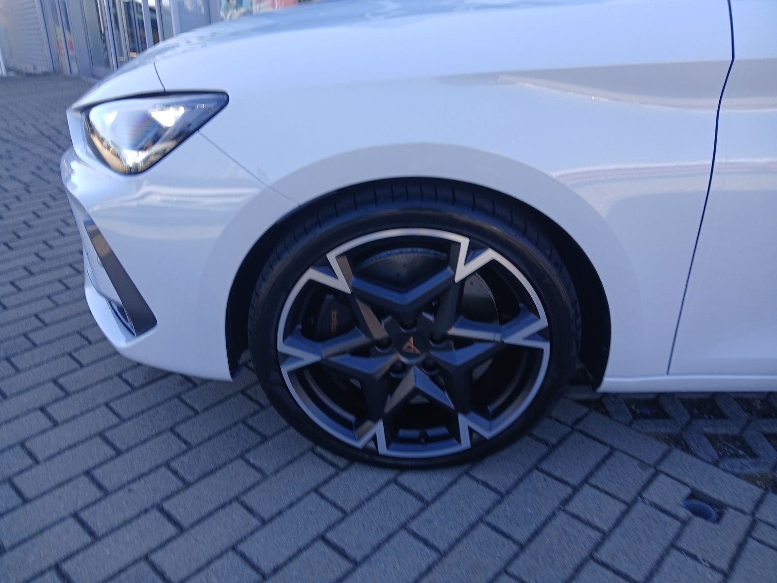 Fahrzeugabbildung CUPRA Leon ST TSI VZ DSG 4Drive LED AHK ACC RFK SH 19"