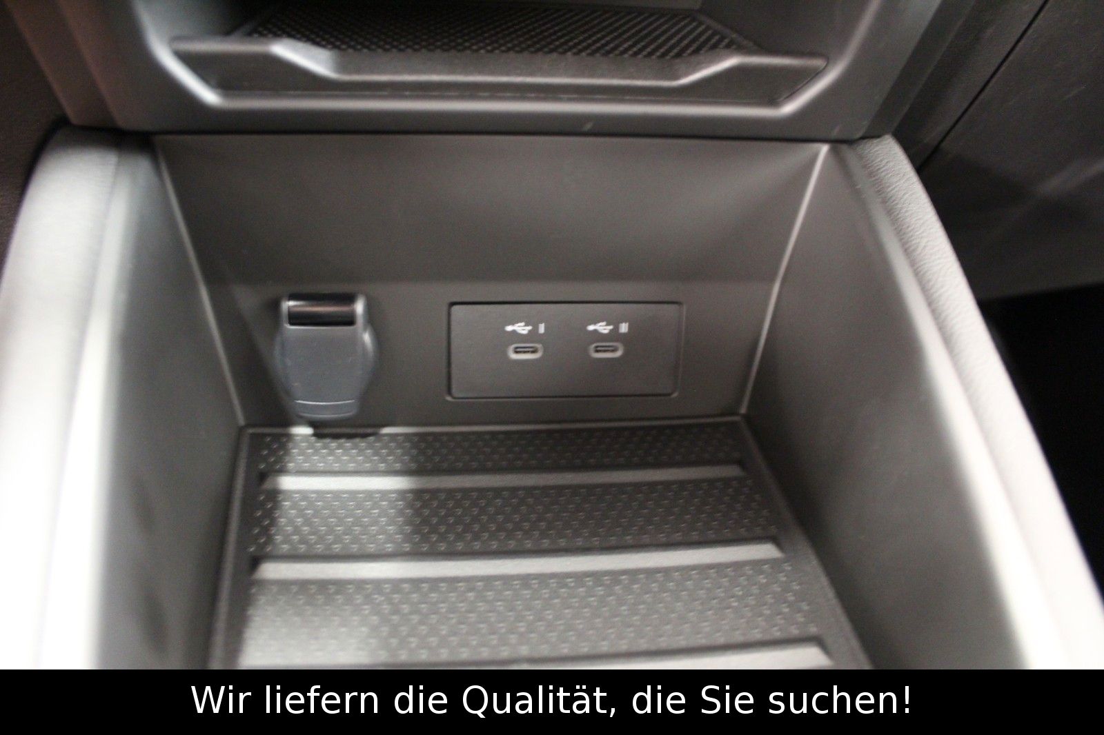 Fahrzeugabbildung Renault Captur Mild Hybrid 160 EDC Esprit Alpine