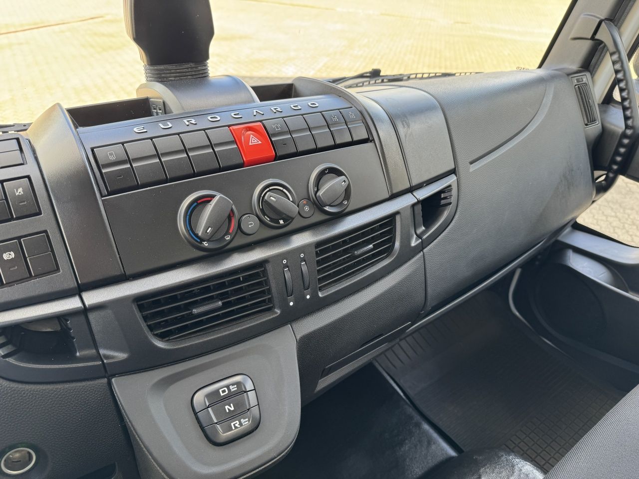 Fahrzeugabbildung Iveco ML80E21/3-SeitenkipperMeiller 2x AHK,Schwingsitz