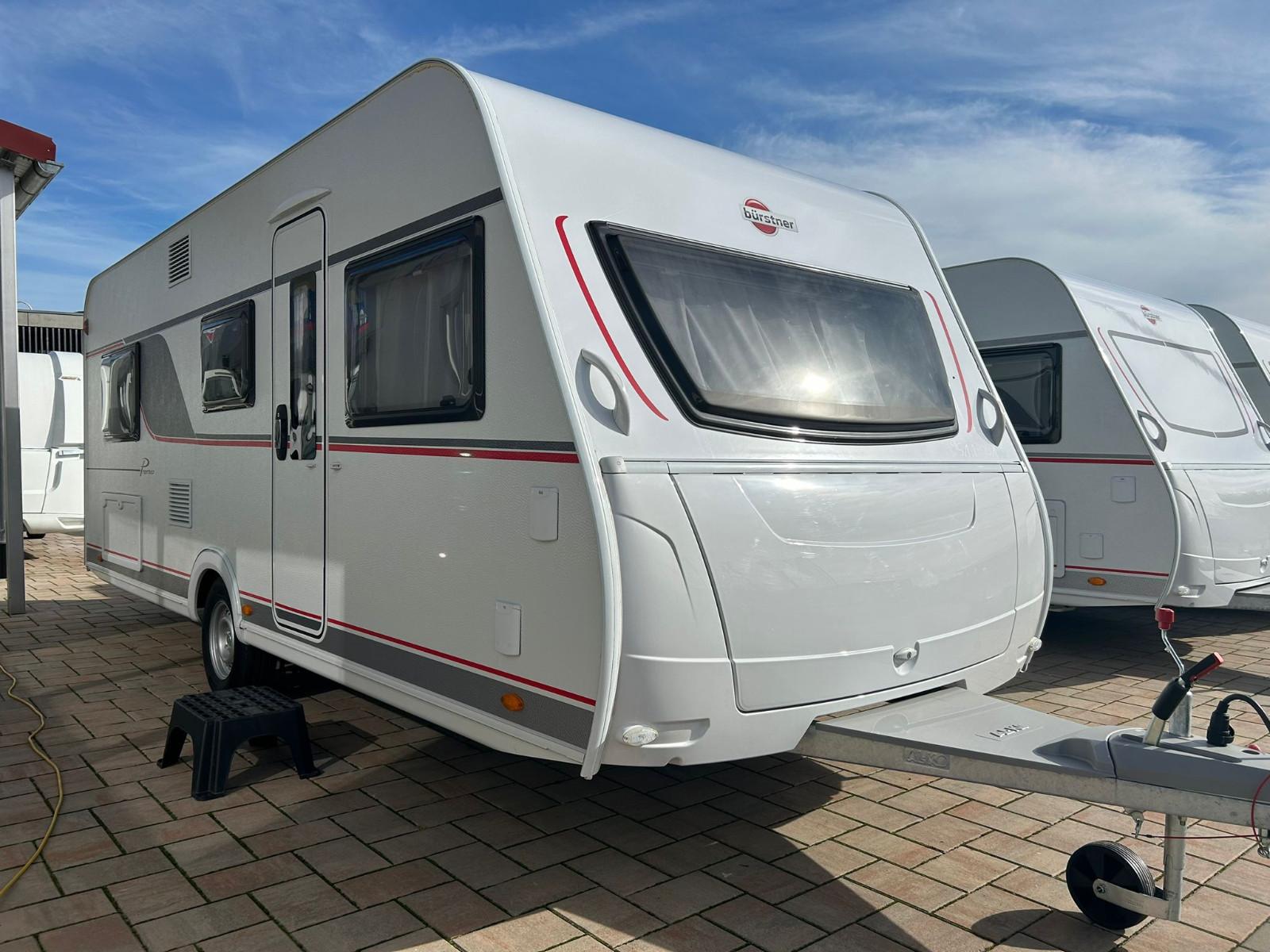 Bürstner Premio 530 TL-1800kg-Einzelbetten-Rundsitzgruppe