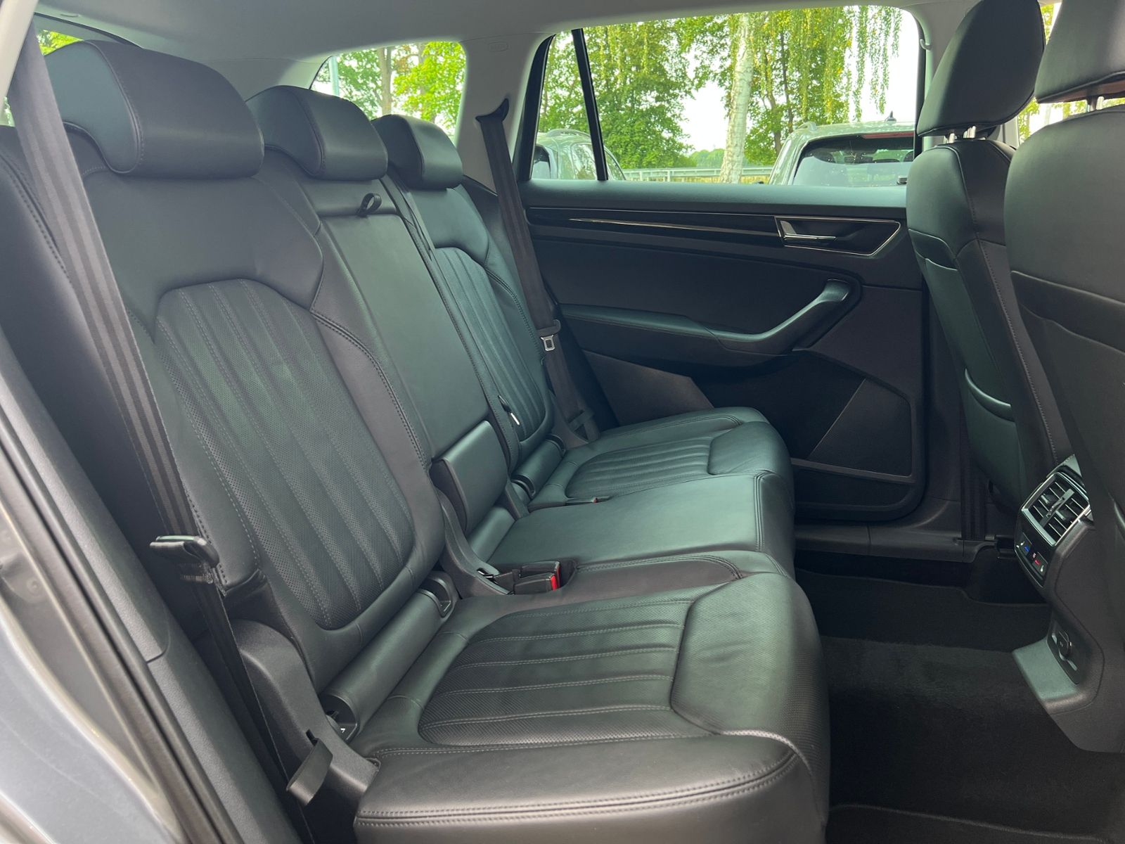 Fahrzeugabbildung SKODA Kodiaq FL L&K 2.0 TDI DSG 4x4 *AHK, LED, ACC, Co