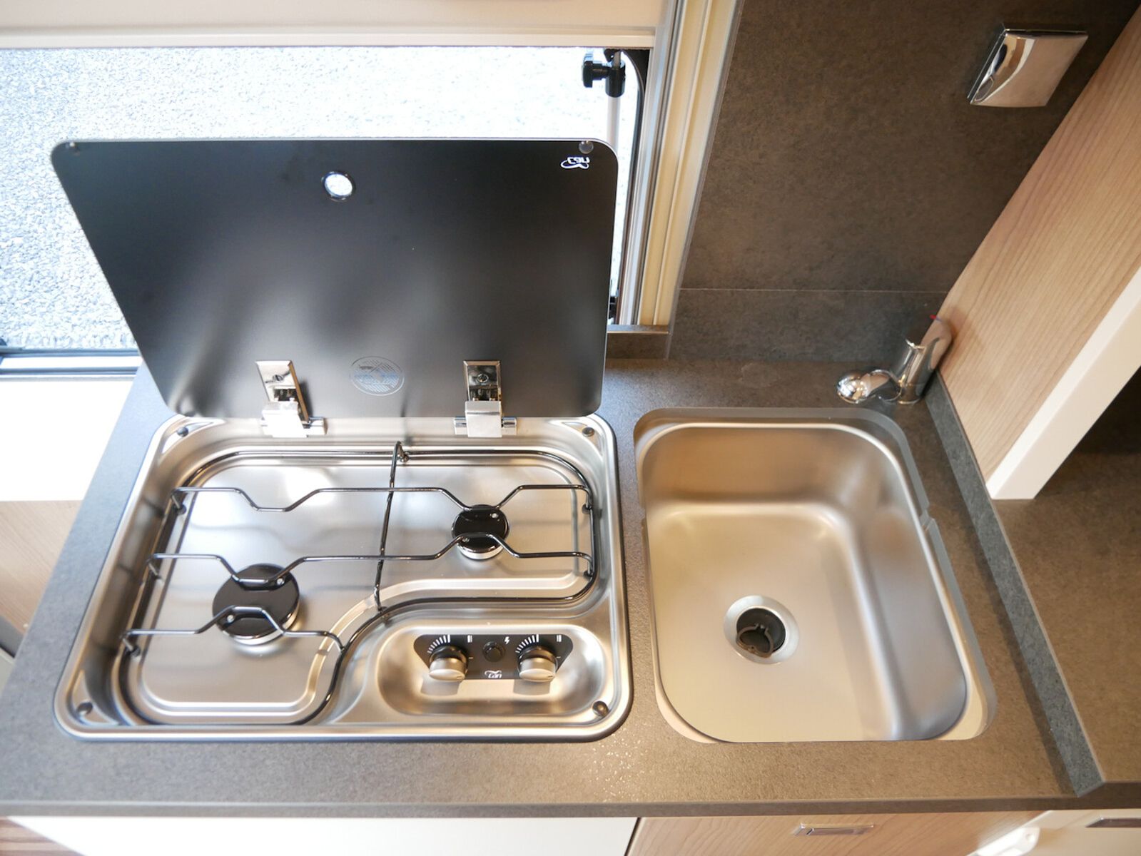 Fahrzeugabbildung Malibu Van first class - two rooms 640 LE RB D6E,Navi