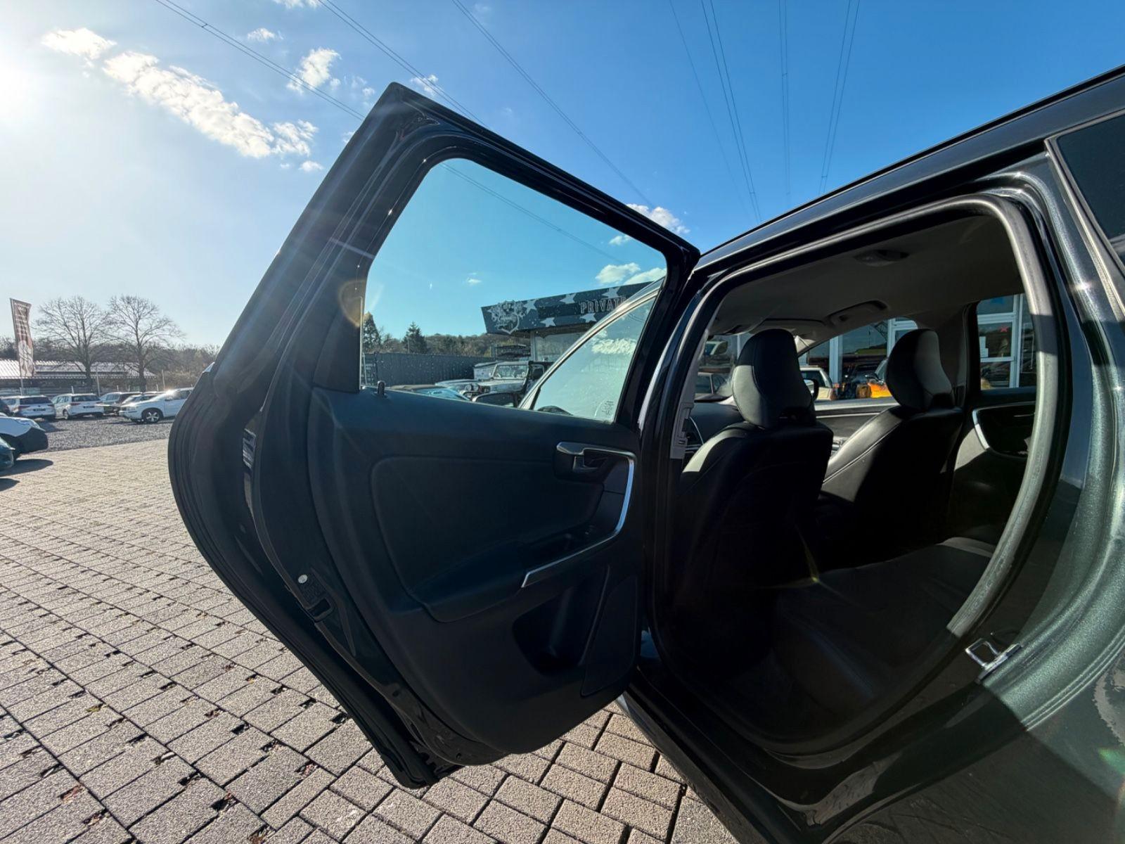 Volvo XC60 2.0d Momentum/Auto./Leder/Navi