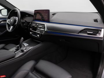 Fahrzeugabbildung BMW 520d xD M Sport Laser Kamera HUD DAB HiFi AHK