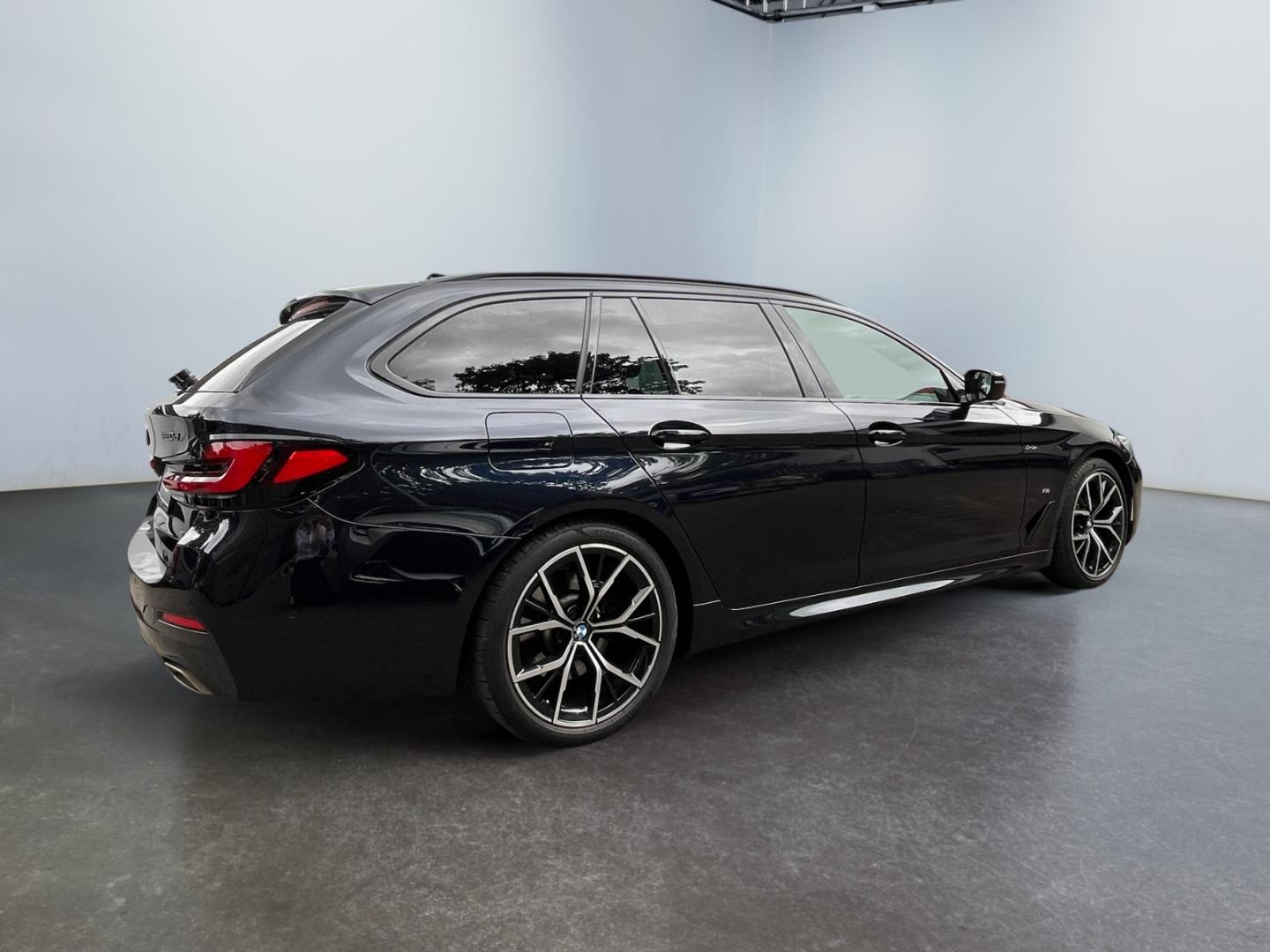 BMW 520 d xDrive Touring M Sport *LED*HiFi*Leder*ACC