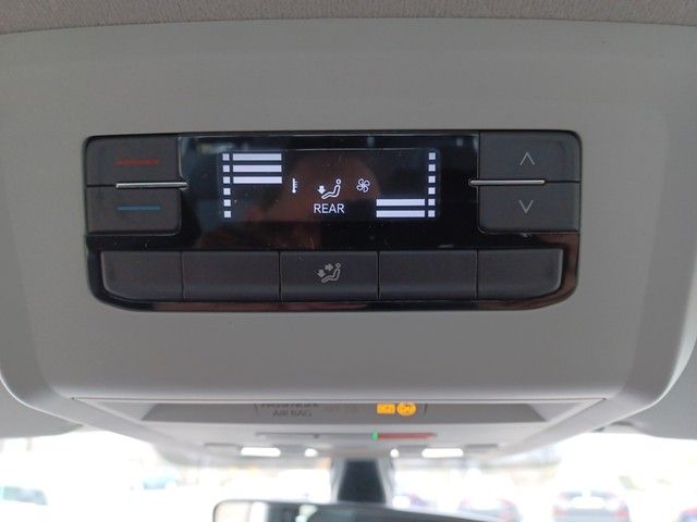 Fahrzeugabbildung Volkswagen T6 Kombi T6.1 TDI 9-Si Klima PDC DAB ZV+FB