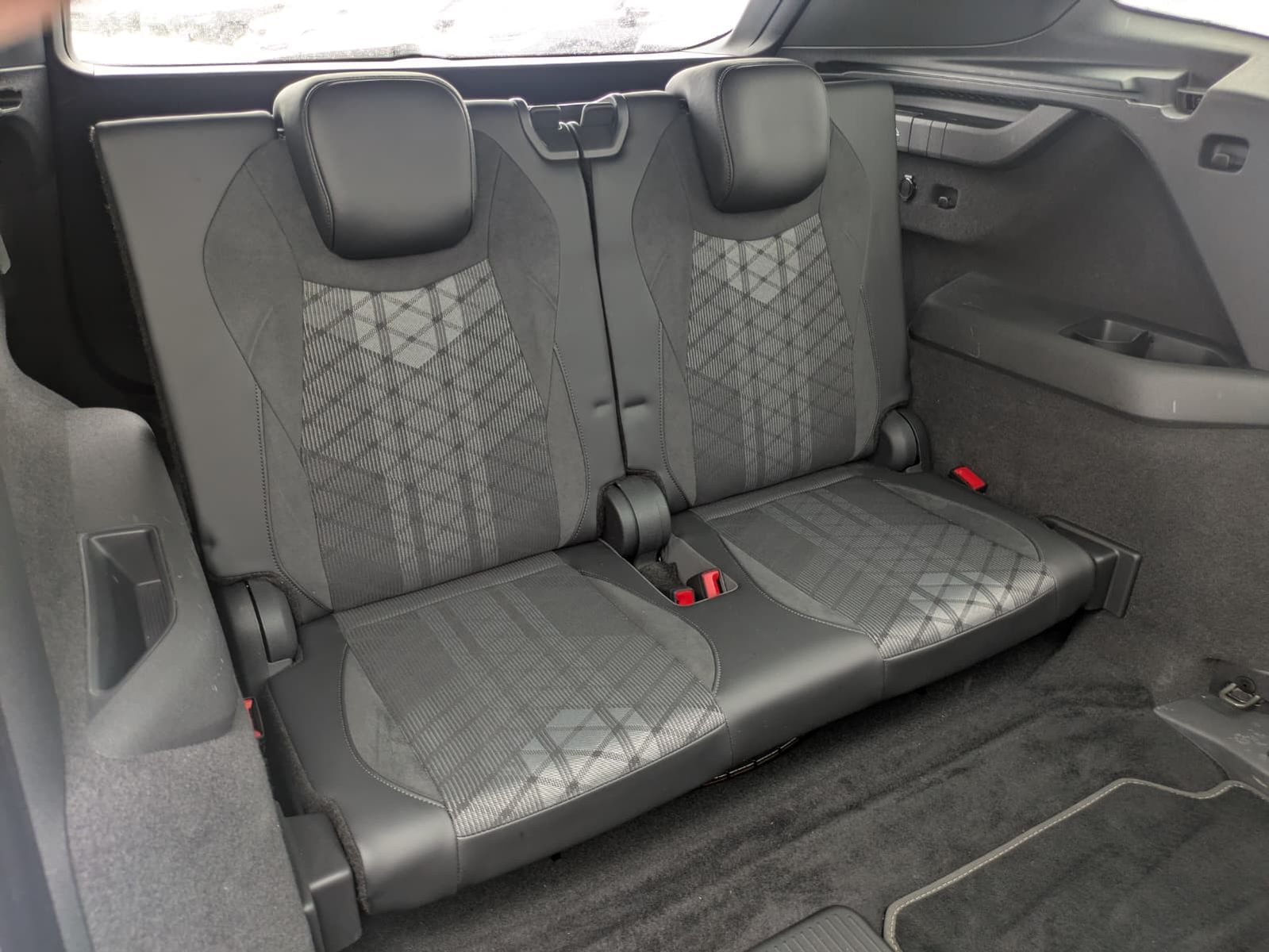 Fahrzeugabbildung Volkswagen Tayron 2.0 TDI 4M R-Line 7Si*MATRIX*AHK*PANO*HUD