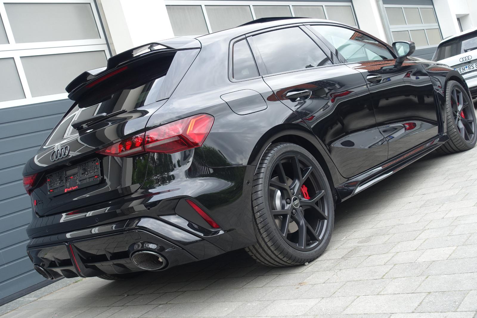 Audi RS3 Sportback RS-Schalens. CarbonSpoiler HUD 360
