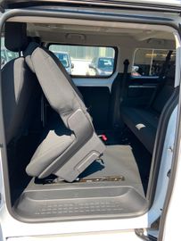 Bild 16 Opel Vivaro Kombi XL 9 Sitze 8 AT Heckklappe