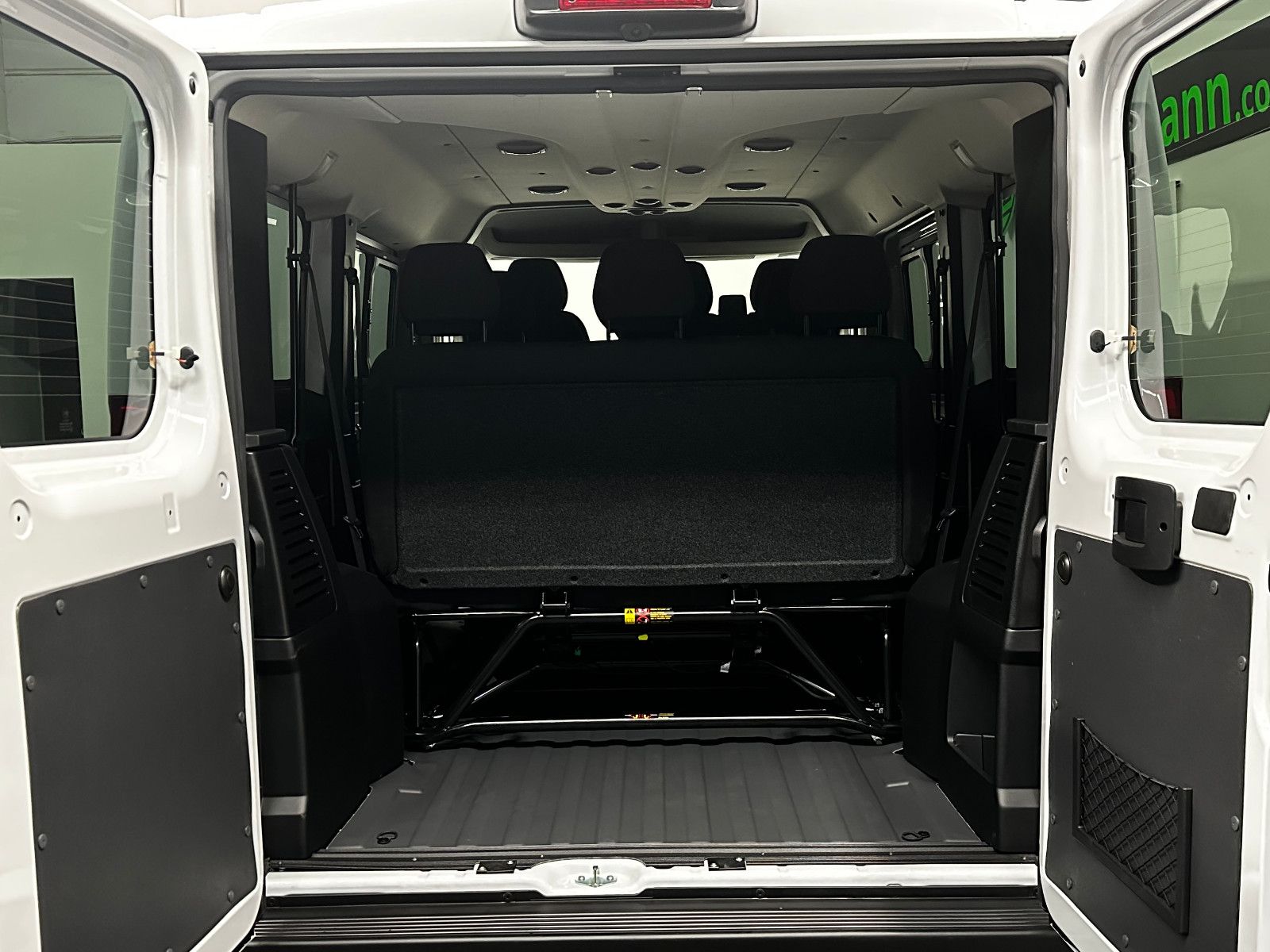 Fahrzeugabbildung Fiat Ducato Kombi 30 140 L1H1 RS: 3000 mm 9-SITZER
