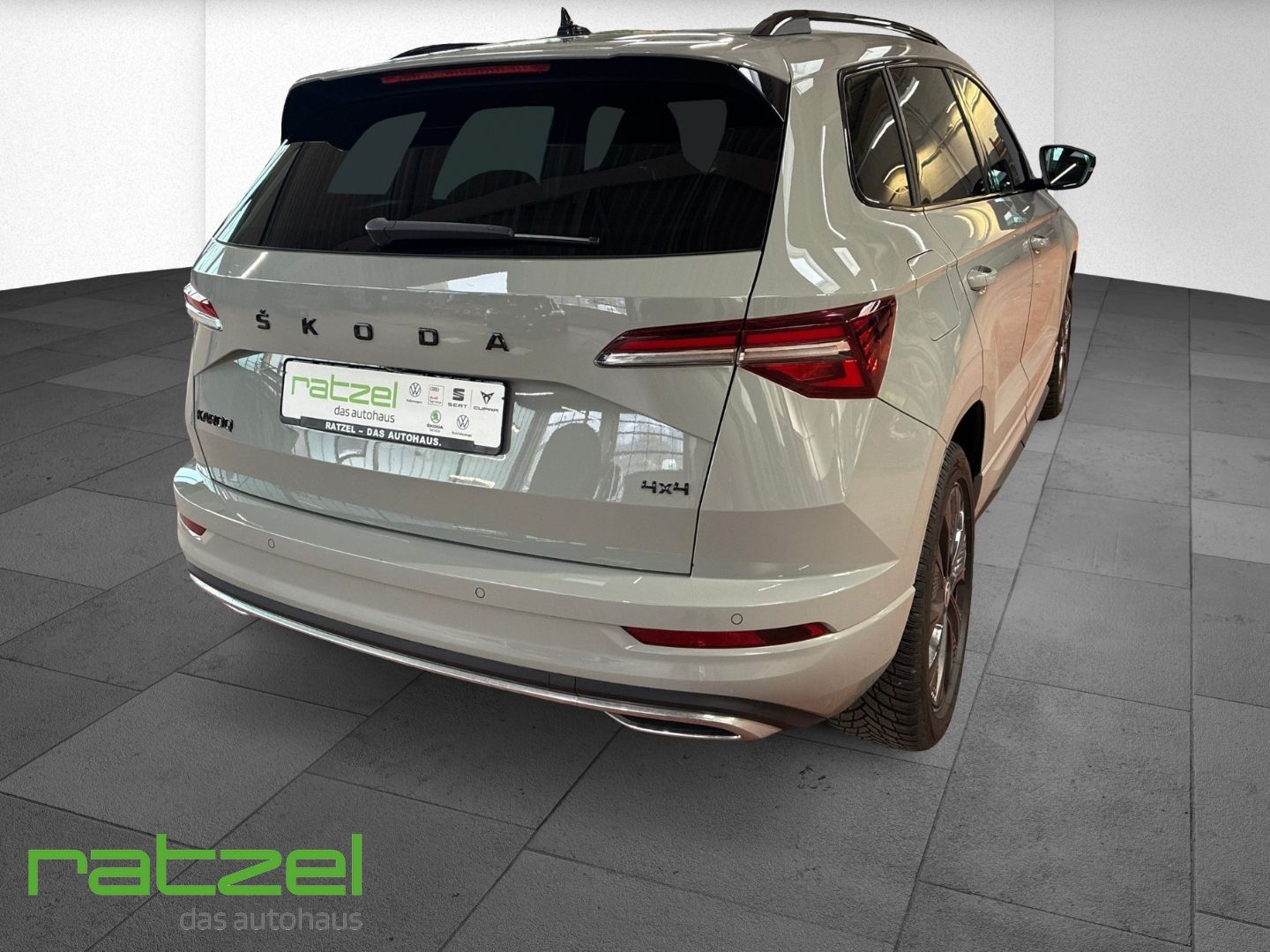 Fahrzeugabbildung SKODA Karoq 4x4 Sportline 2.0 AHK Navi LED Kamera ACC