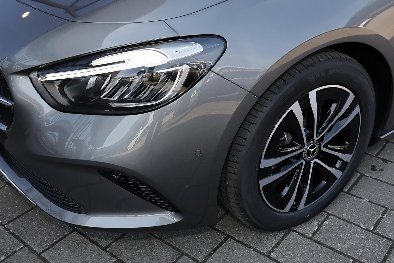 Mercedes-Benz B 200 DISTRONIC+TOTWINKEL+360°+17"+MBUX+LED
