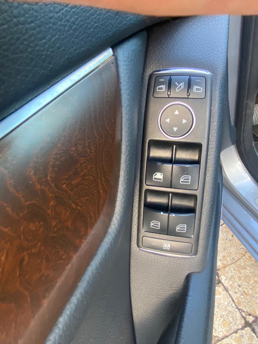 Mercedes-Benz C200 2011 — photo 12