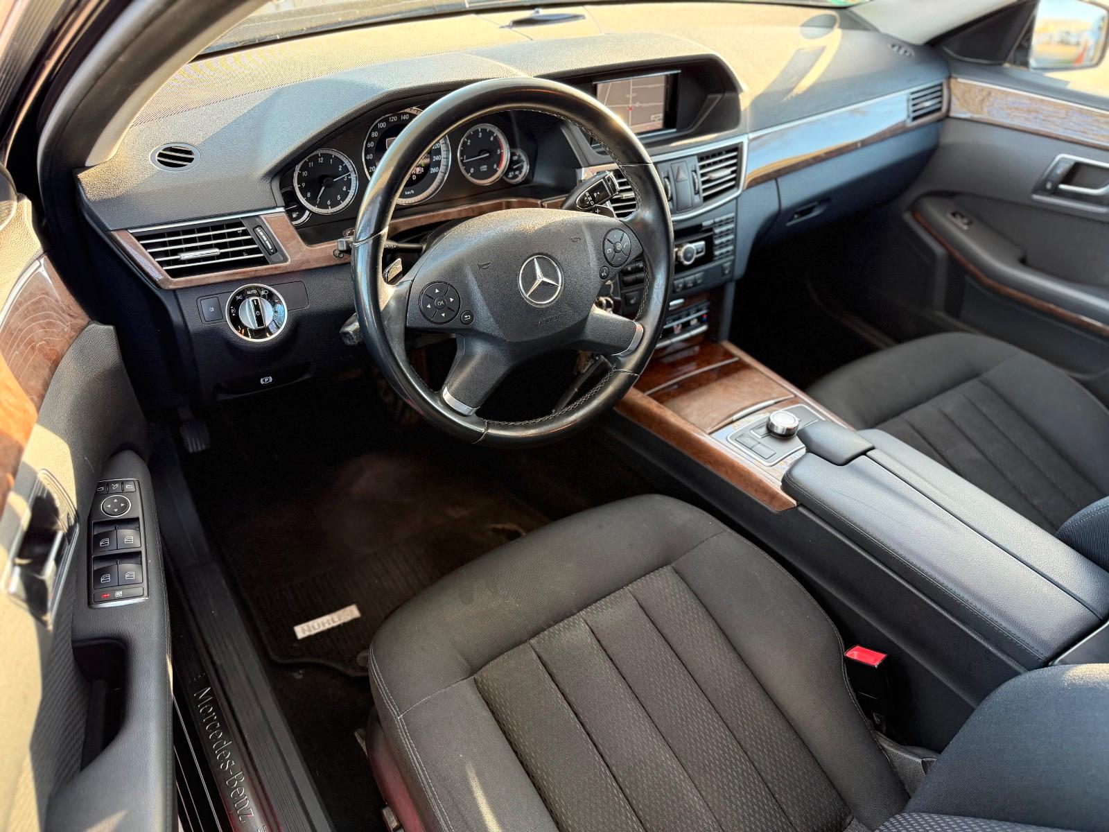 Mercedes-Benz E 220 CDI T-Modell  BlueEfficiency NAVI KLIMA PD
