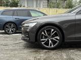 Volvo V60 B4 Plus Dark PANO 360 ACC BLIS H&K LED - Volvo V60 Jahreswagen