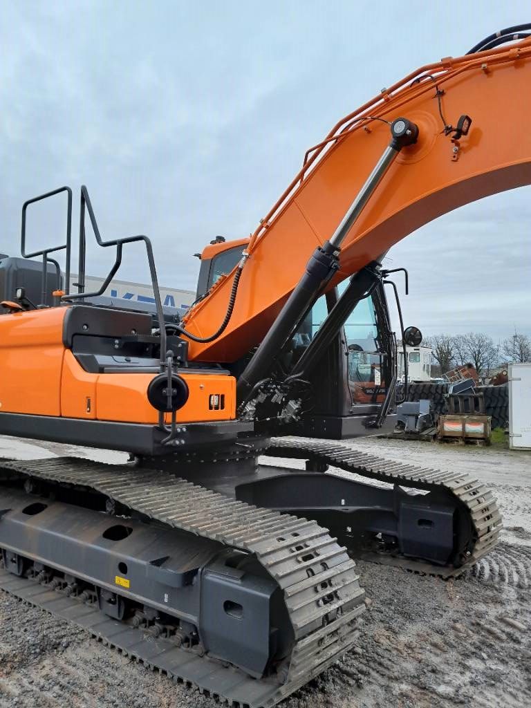 Fahrzeugabbildung Andere Develon DX 225 LC-7