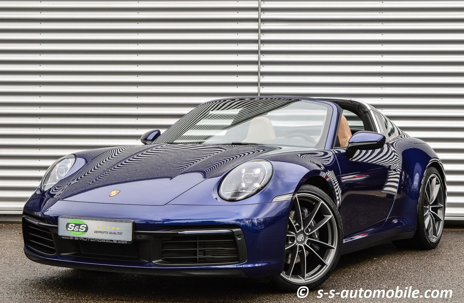 PORSCHE 992 Targa 4 SAGA PDLS+ BOSE Leder Beige 1.Hand