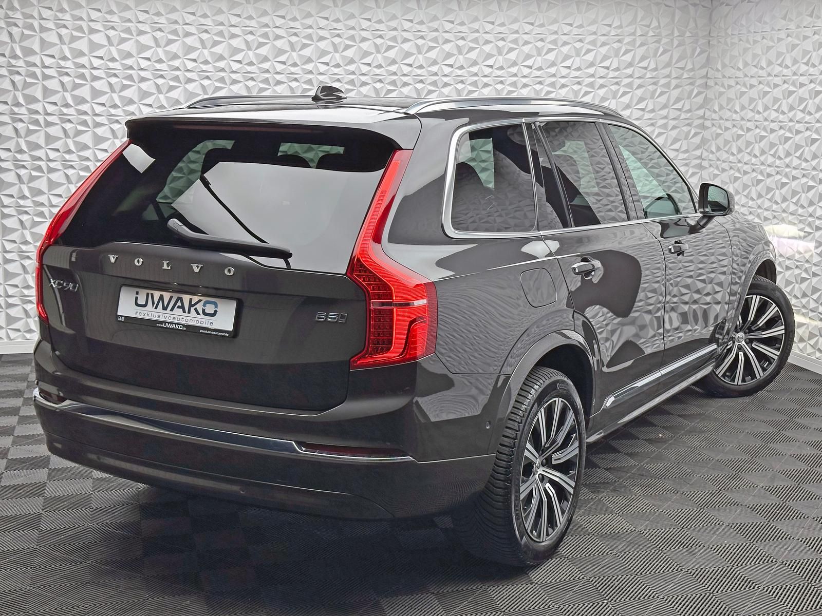 Fahrzeugabbildung Volvo XC90 B5PLUS BRIGHT/AWD/STDHZ/PANO/H&K/ACC/360°