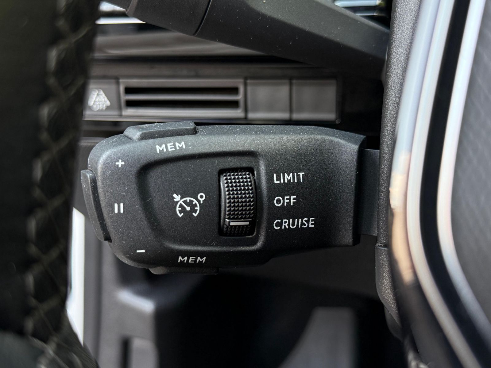 Fahrzeugabbildung Peugeot 508 1.5 Blue-HDI Active NAV+SHZ+KAM180°+TEMP+MFL