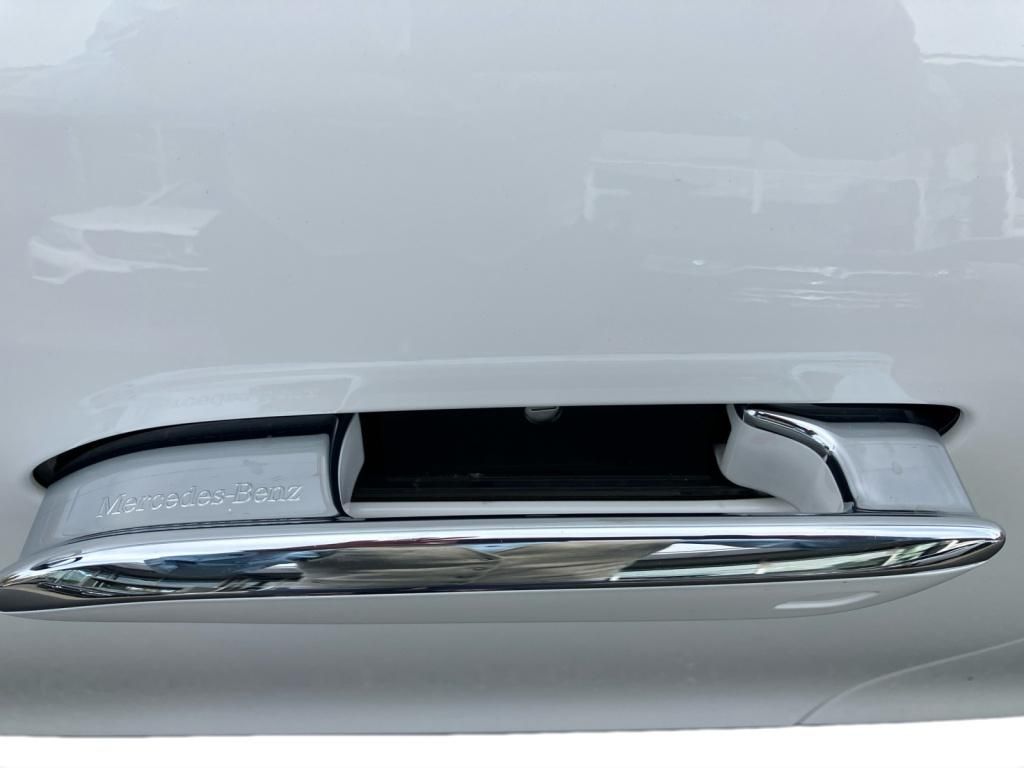 Fahrzeugabbildung Mercedes-Benz E 220 d T AVANTGARDE*AHK*PANO*DISTR*KEYLESS*19Z