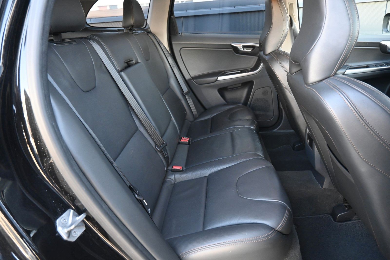 Fahrzeugabbildung Volvo XC60 D4 FWD Autom. Summum*STDHZG*RFK*