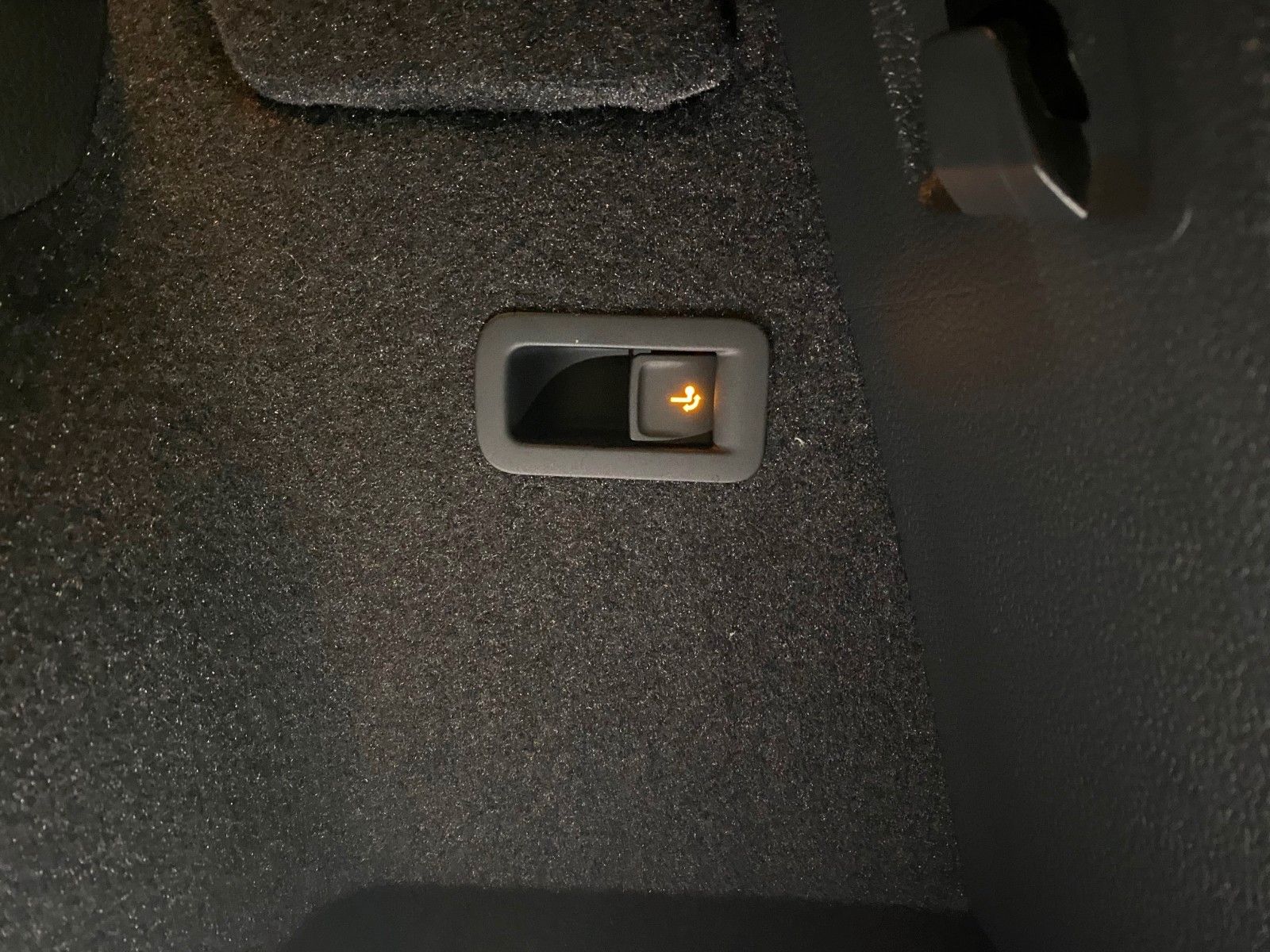 Fahrzeugabbildung SKODA Karoq 1.5 TSI DSG Selection+ACC+2030 Garantie+BC