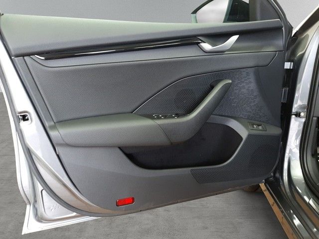 Fahrzeugabbildung Skoda Octavia Combi Sportline 2.0TDI DSG AHK LED 19"