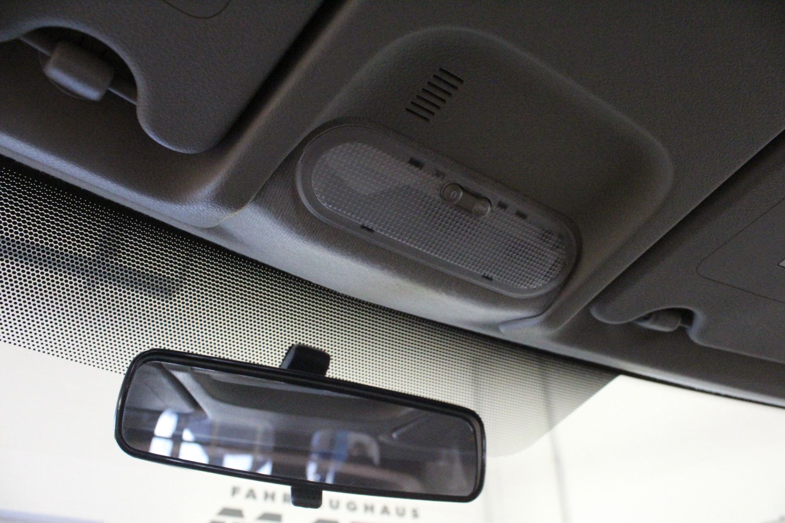 Fahrzeugabbildung Dacia Dokker 1.6 SCe 100 Laureate *Allwetterreifen*