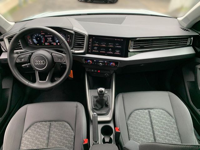 A1 Sportback 25 TFSI +SHZ+TEMPOMAT+PDC+CARPLAY++