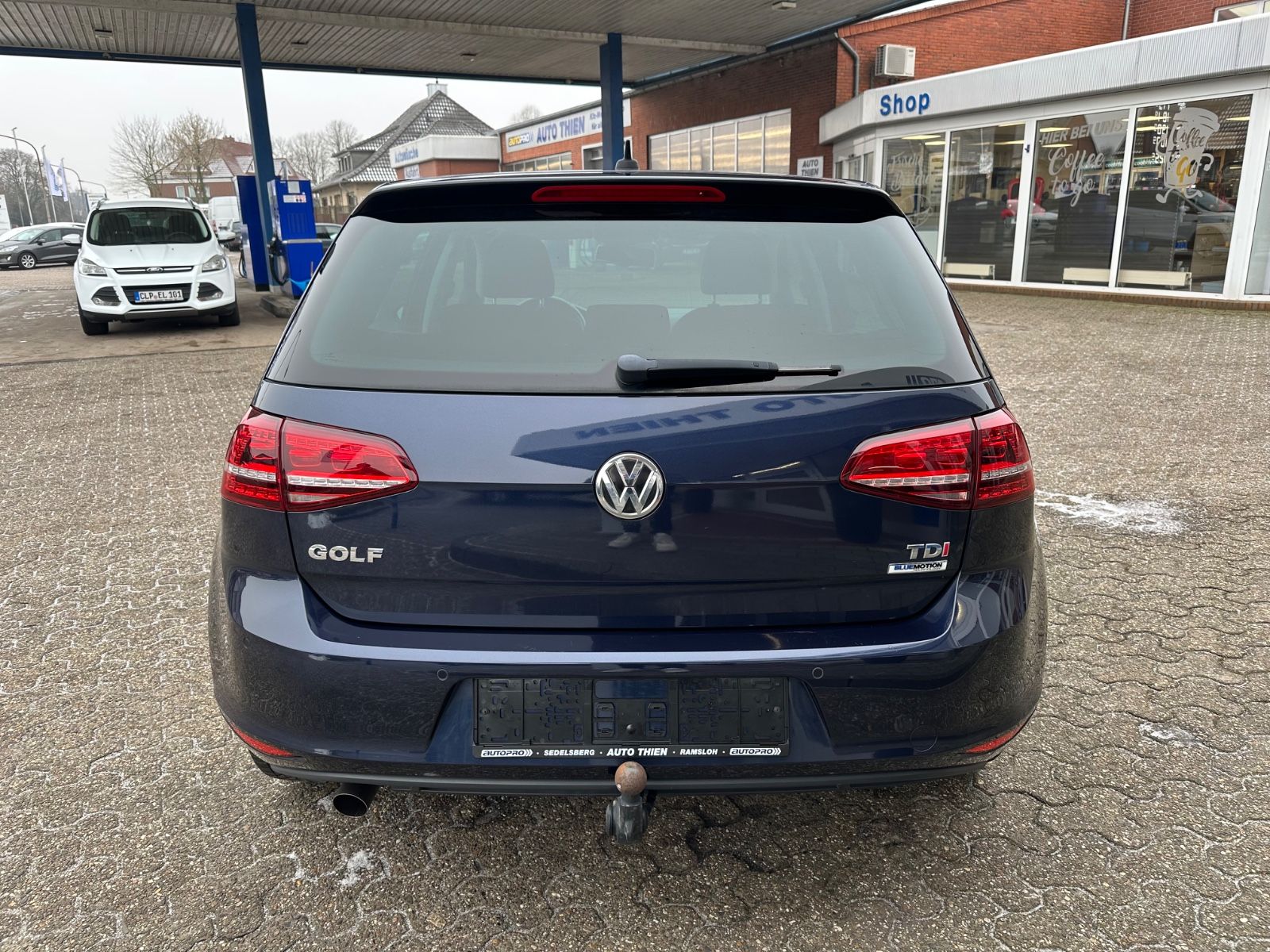 Fahrzeugabbildung Volkswagen Golf VII 1.6 TDI Allstar AHK/BiXenon/BT/GJR