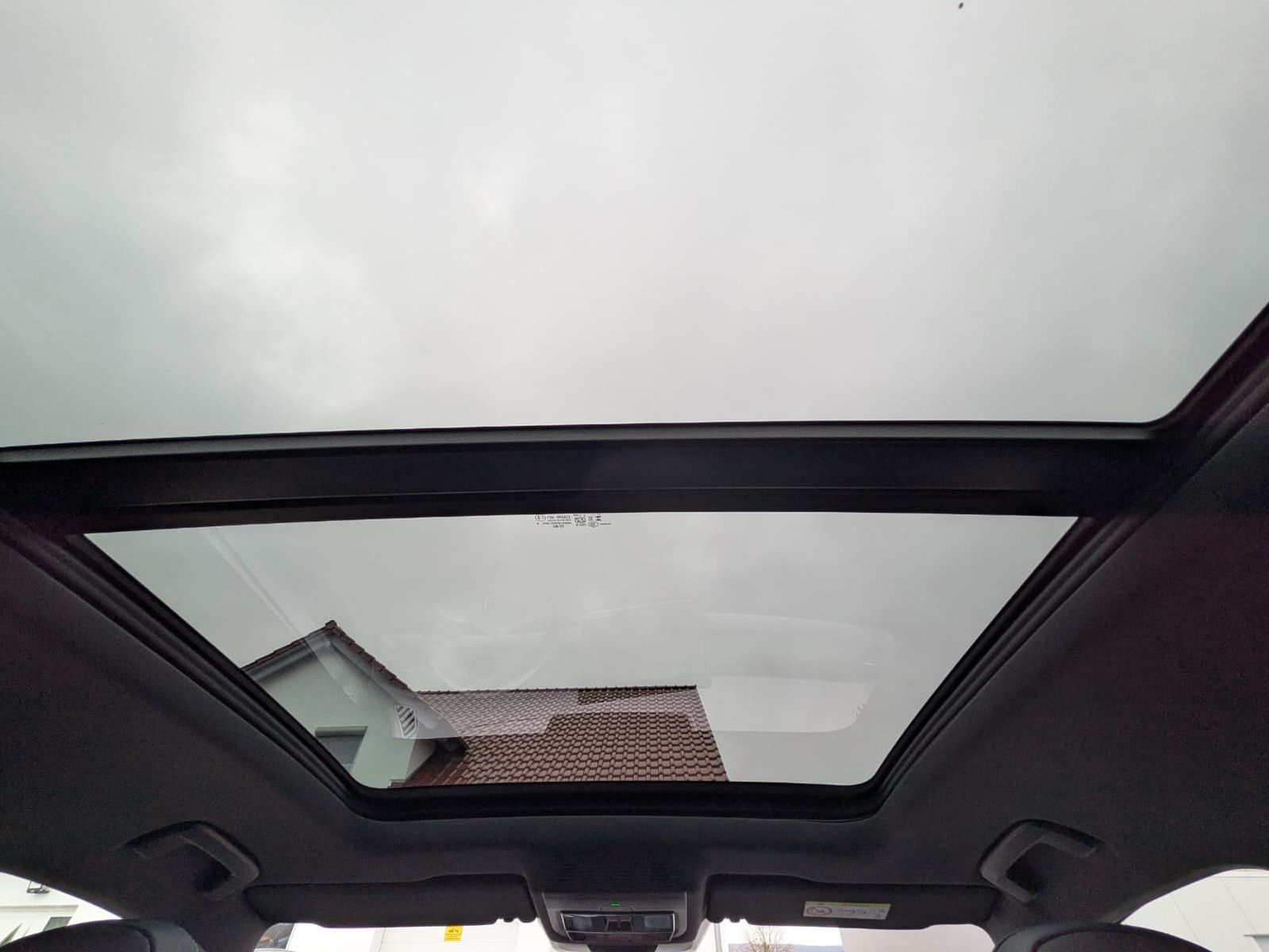 Fahrzeugabbildung Volkswagen Tayron 2.0 TDI 4M R-Line BLACK*7Si*MATRIX*PANO