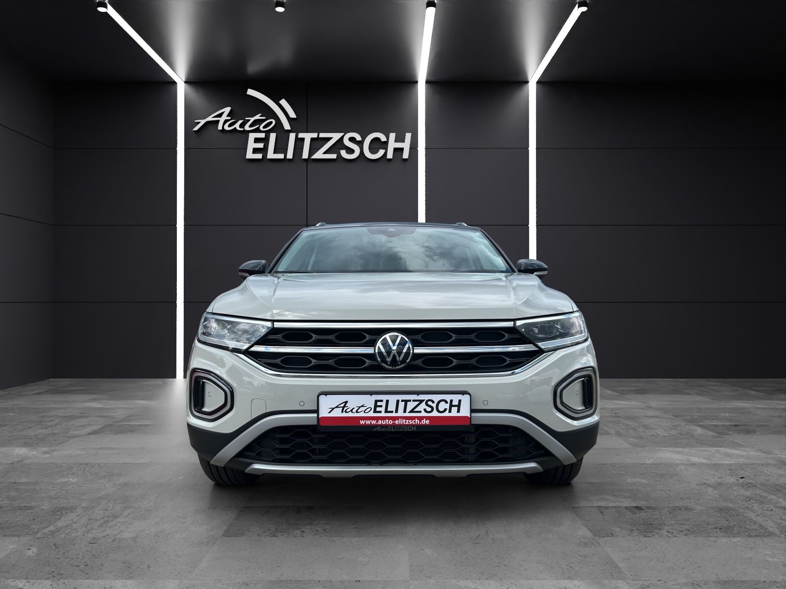 Fahrzeugabbildung Volkswagen T-Roc TSI Style DSG LEDplus CarPlay AID ACC RFK