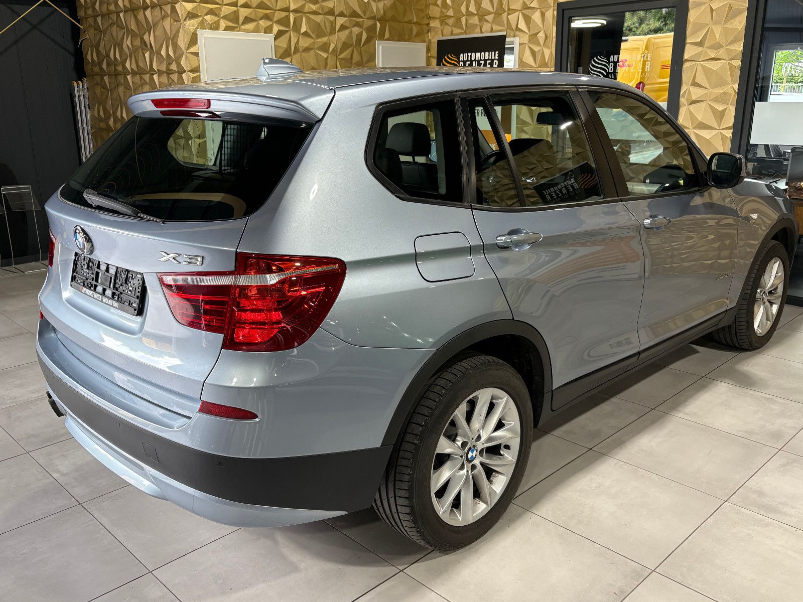 Fahrzeugabbildung BMW X3 xDrive 30 d/TEMPOMAT/SHZ/PDC/KLIMA/VOLLEDER
