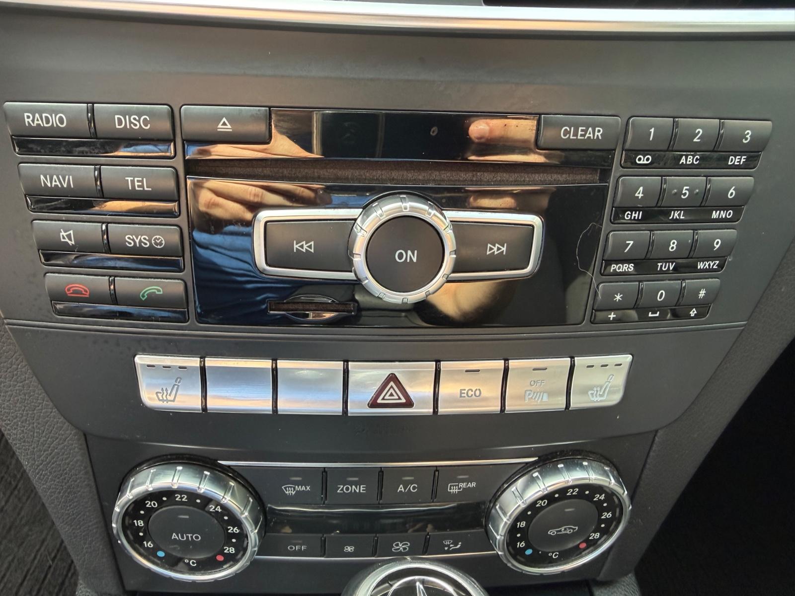 Mercedes-Benz C200 2011 — photo 12