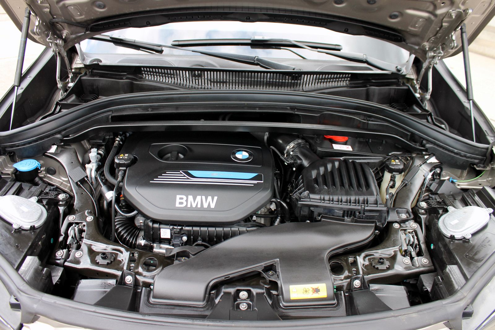 Fahrzeugabbildung BMW X1 xDrive 25e Sport Line Steptr ACC NAVI PDC KAM