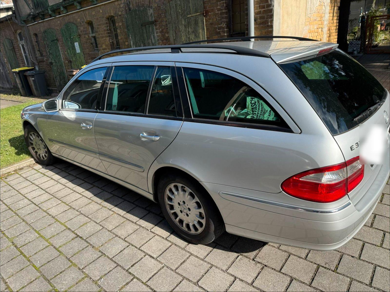 Mercedes-Benz C320 2004 — салон
