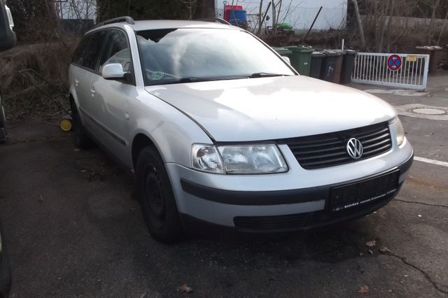 Volkswagen Passat Variant, 1,6L,edition,Klima,ohneeee tüv