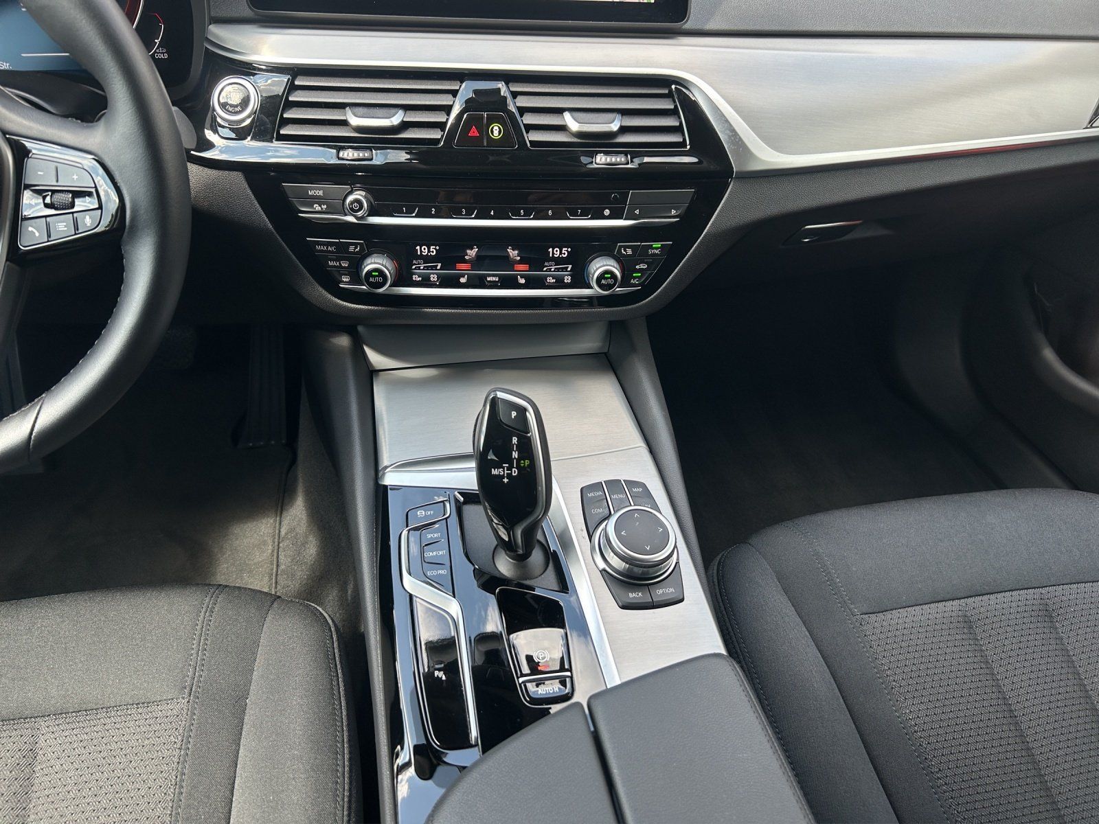 Fahrzeugabbildung BMW 520d Aut./LASER/KAMERA/LIVE-COCKPIT/ACC/HUD/