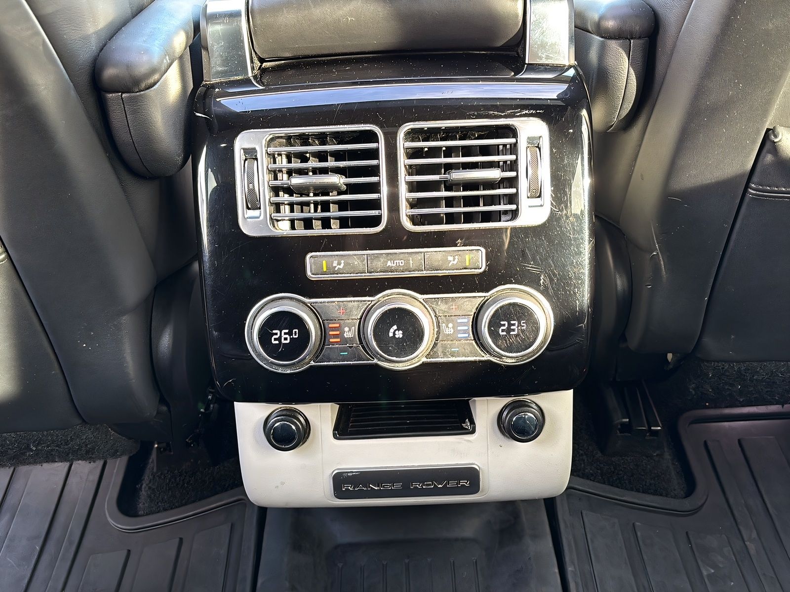 Fahrzeugabbildung Land Rover Range Rover 3.0 TDV6 Autobiography PANO*ACC*AHK