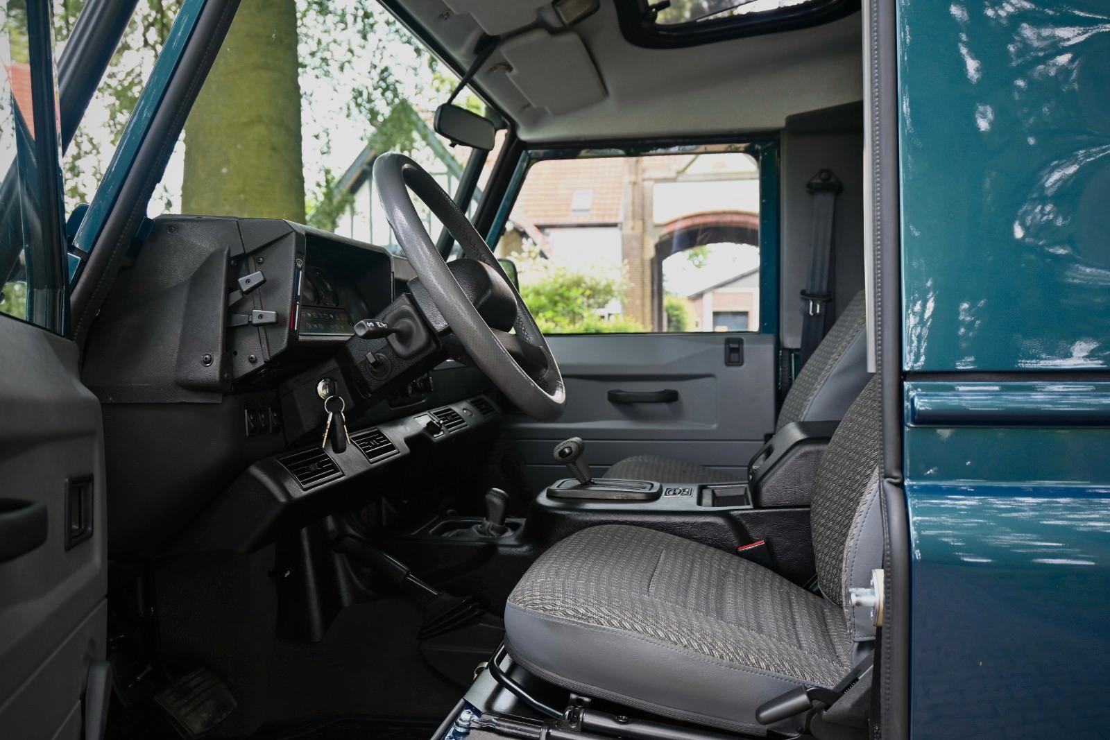 Land Rover 90