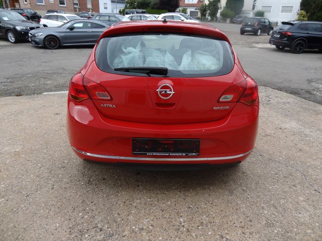 Fahrzeugabbildung Opel Astra J Lim. 5-trg. Selection