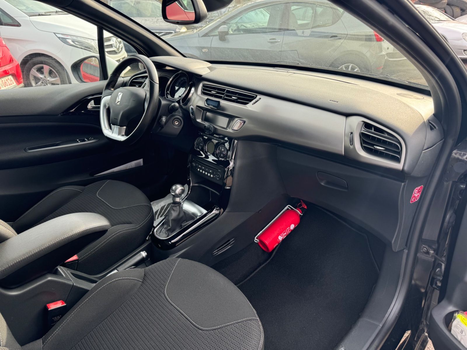 Fahrzeugabbildung Citroën DS3 TEMPOMAT LED PDC BII COLOR